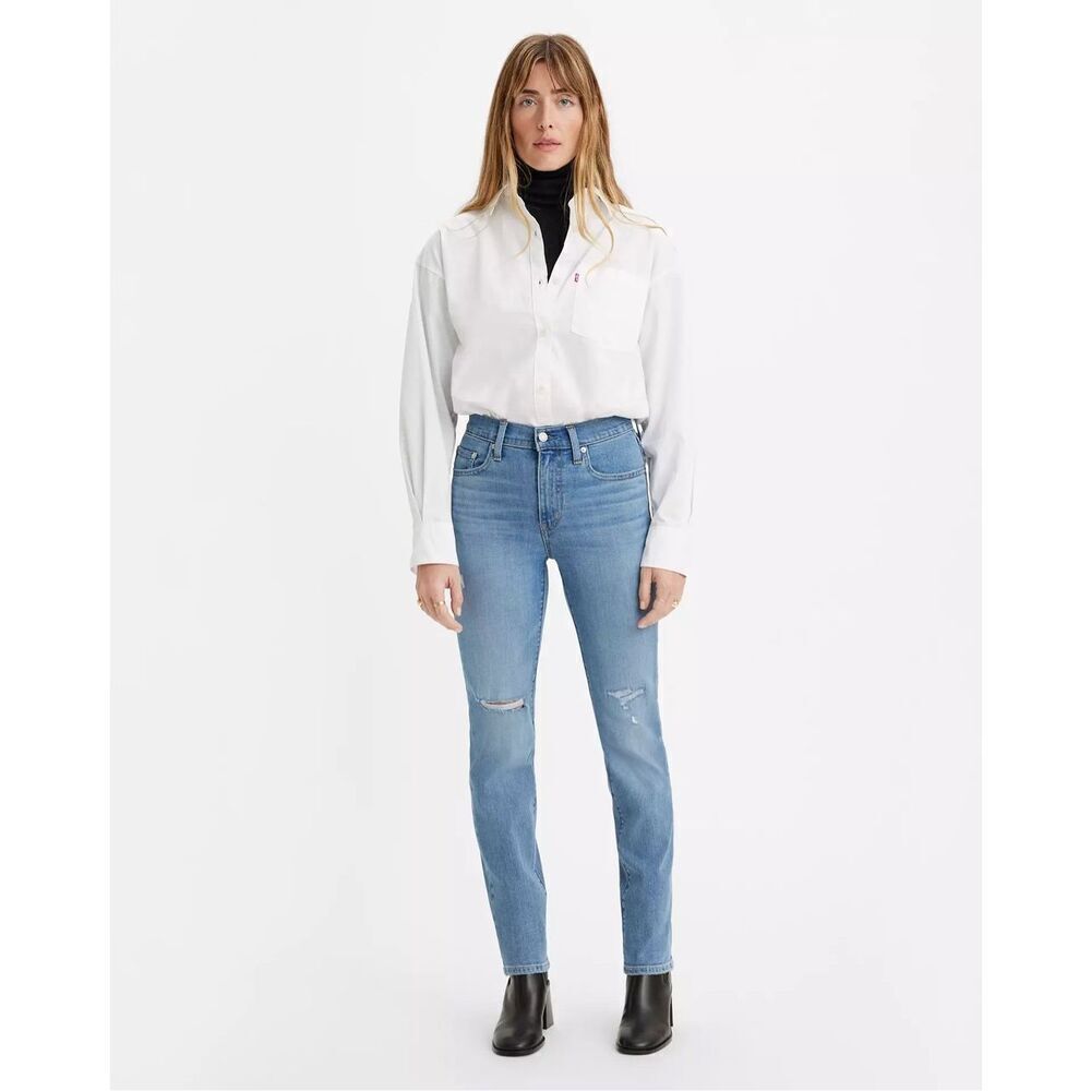 Levi’s 724 HIGH RISE SLIM STRAIGHT WOMEN'S JEANS 24 size light wash.